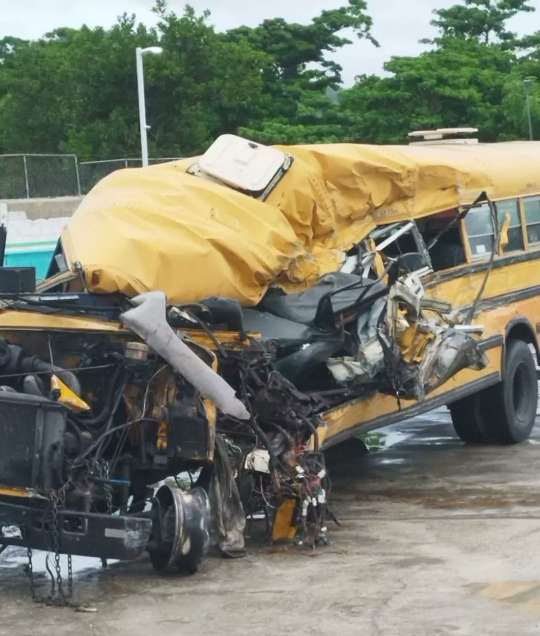 Accidente en La Otra Banda deja tres muertos y 13 heridos