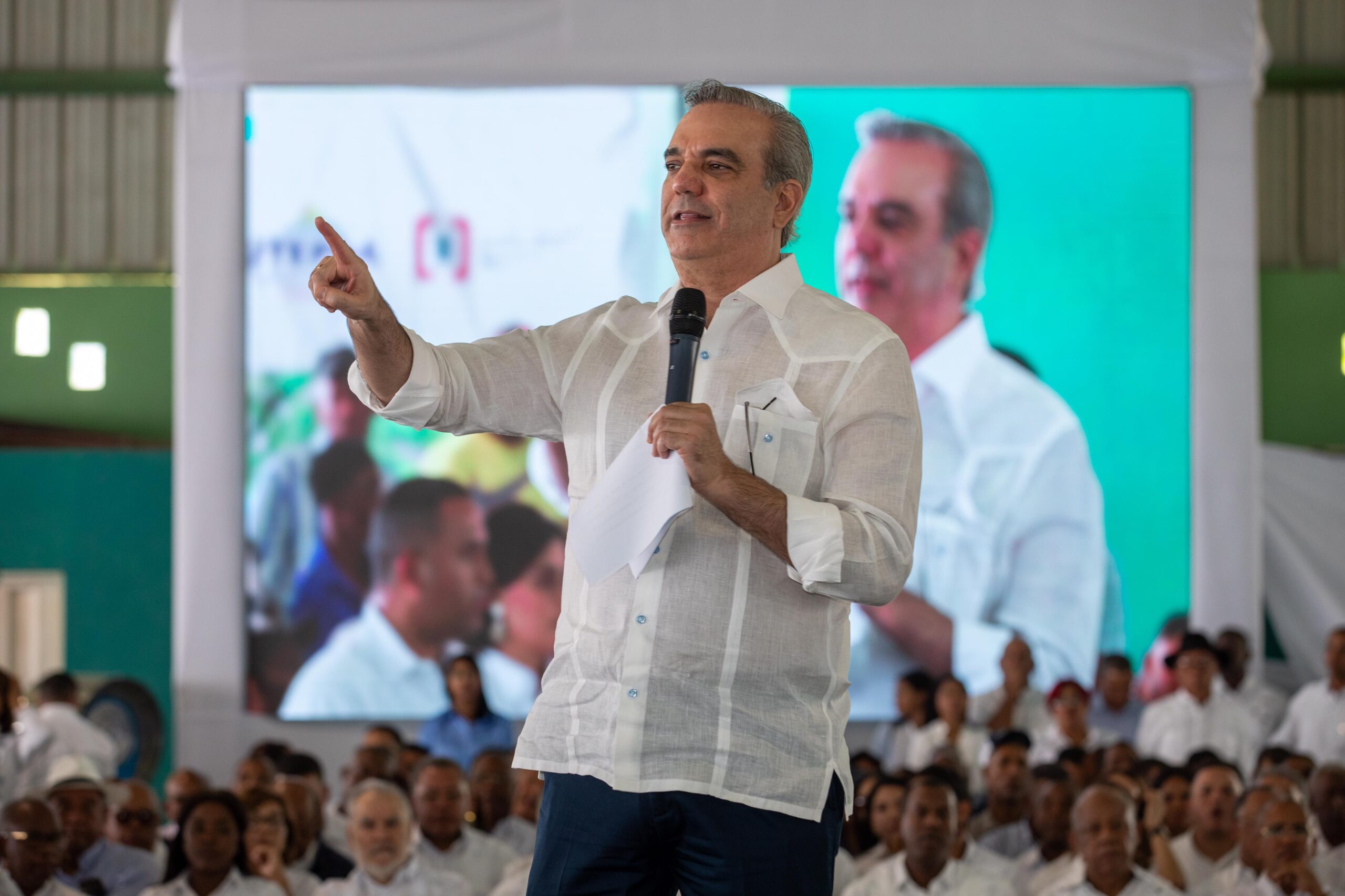 Abinader entrega 1188 títulos de propiedad en Elías Piña y Dajabón