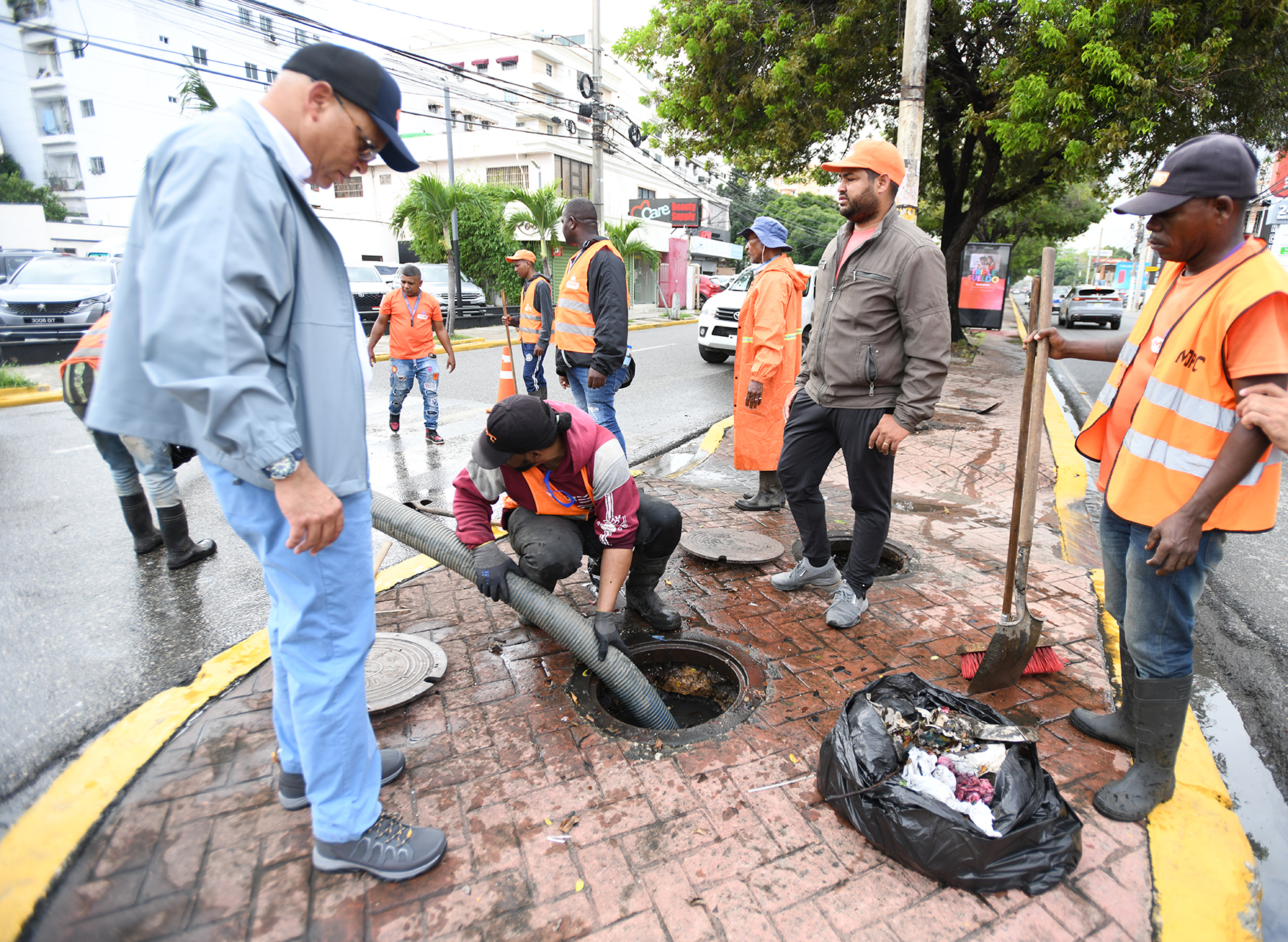 Obras Públicas refuerza brigadas y equipos para desahogo de avenidas con inundaciones