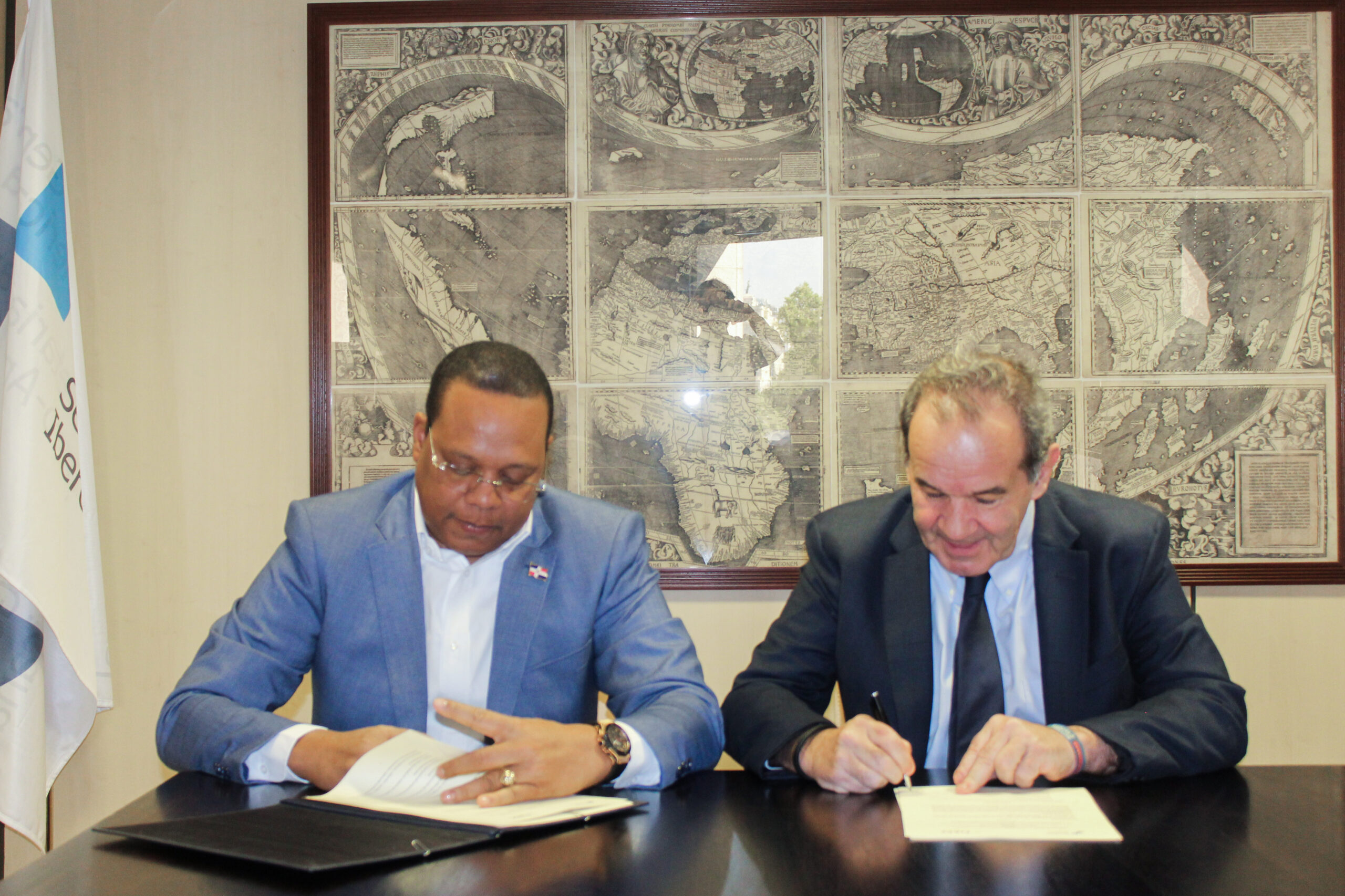 Pro Consumidor y Secretario General Iberoamericano firman acuerdo para fortalecer derechos de consumidores en entornos digitales
