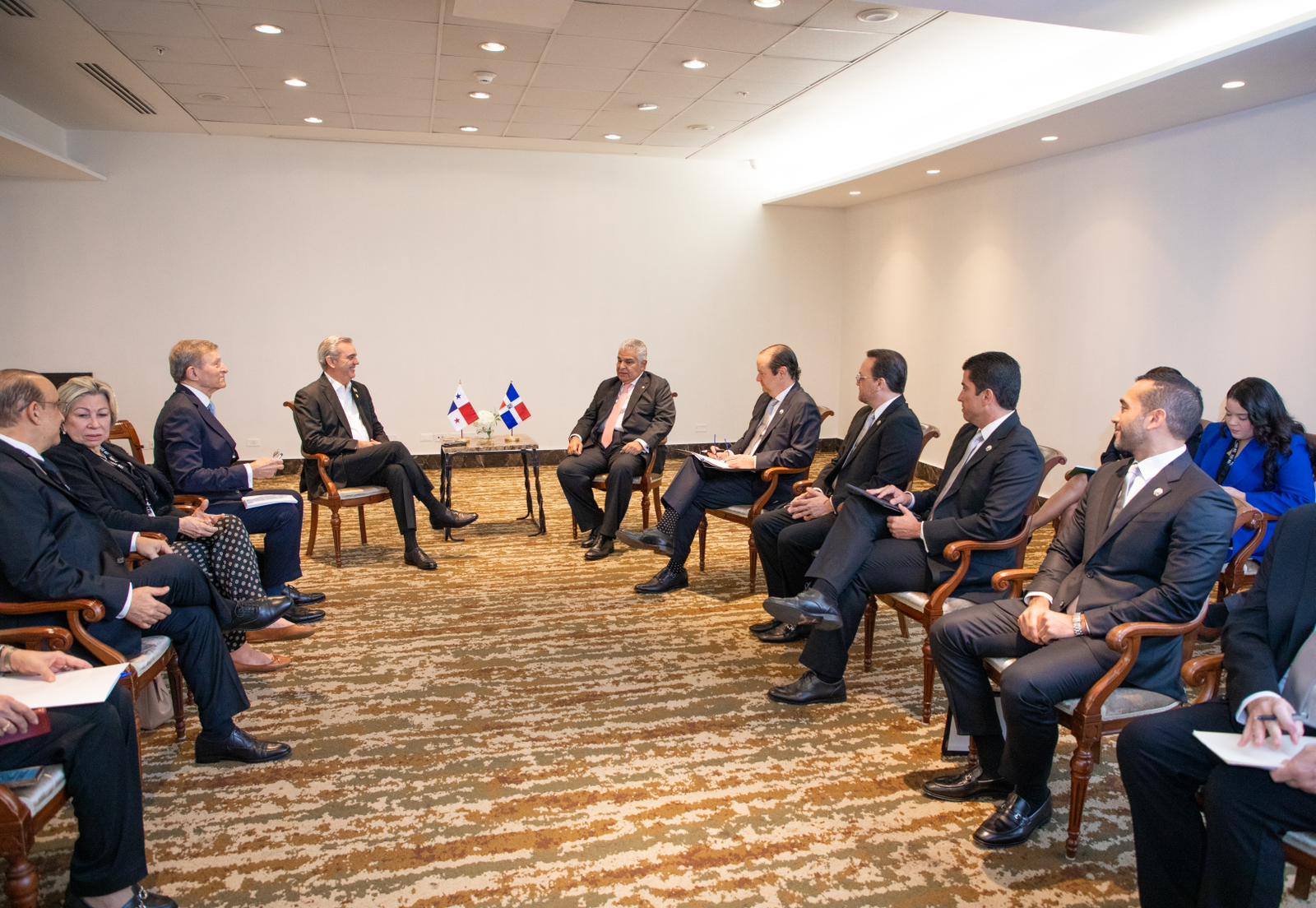 Quique Antún, del PRSC, entre los que acompañan al presidente Abinader en las actividades en Panamá 