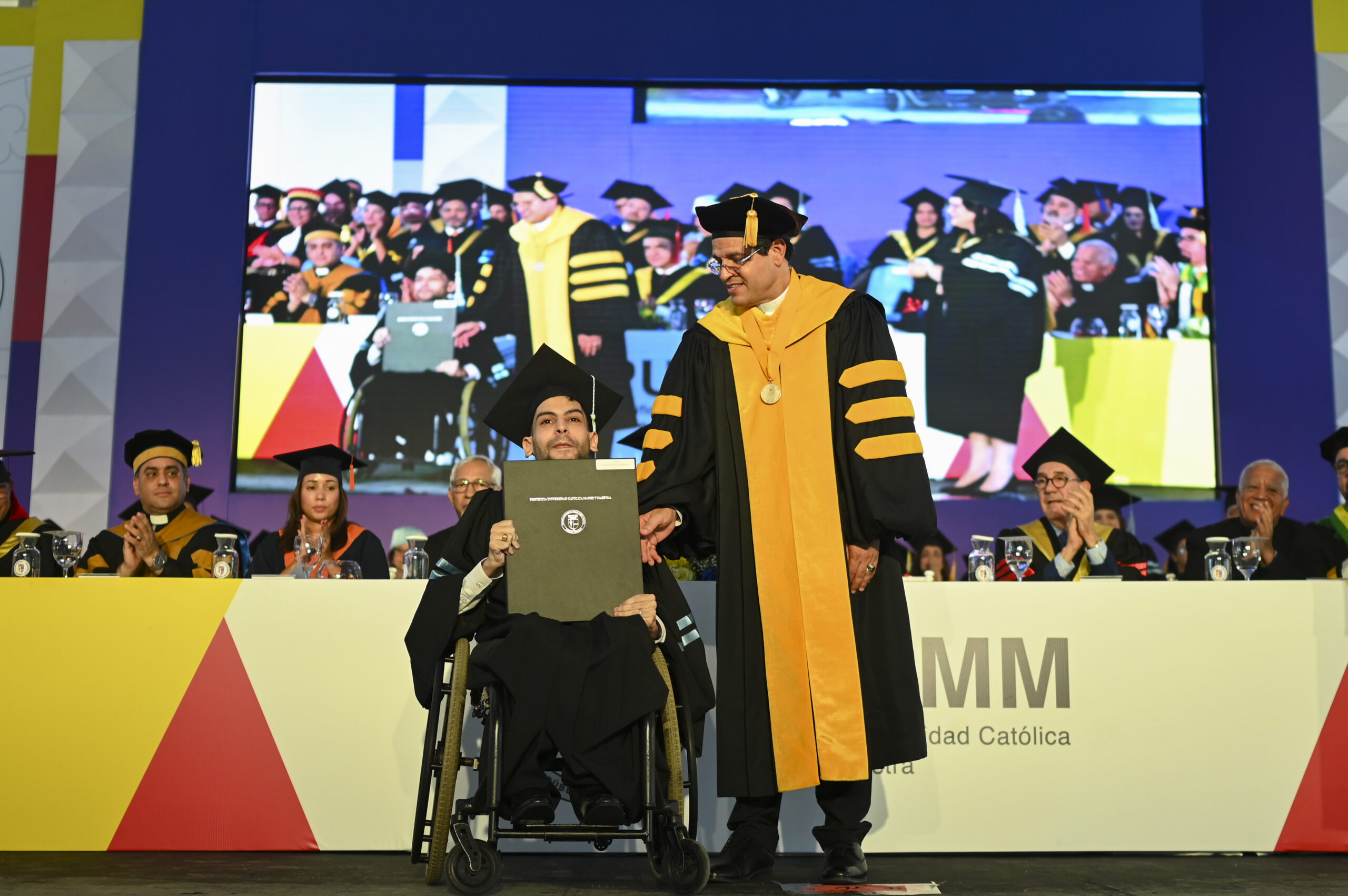 Joven con atrofia muscular estudió una maestría en Neuropsicología para ayudar a otros