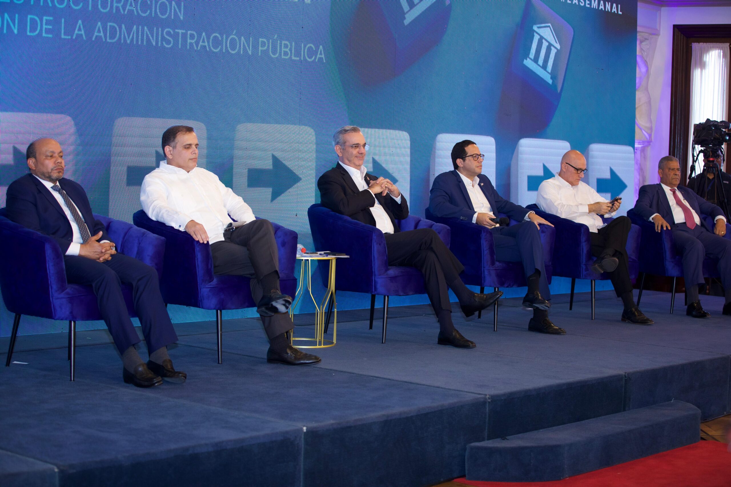 Presidente Abinader anuncia la fusión de cinco ministerios,  eliminación 8 instituciones  y la absorción de 9