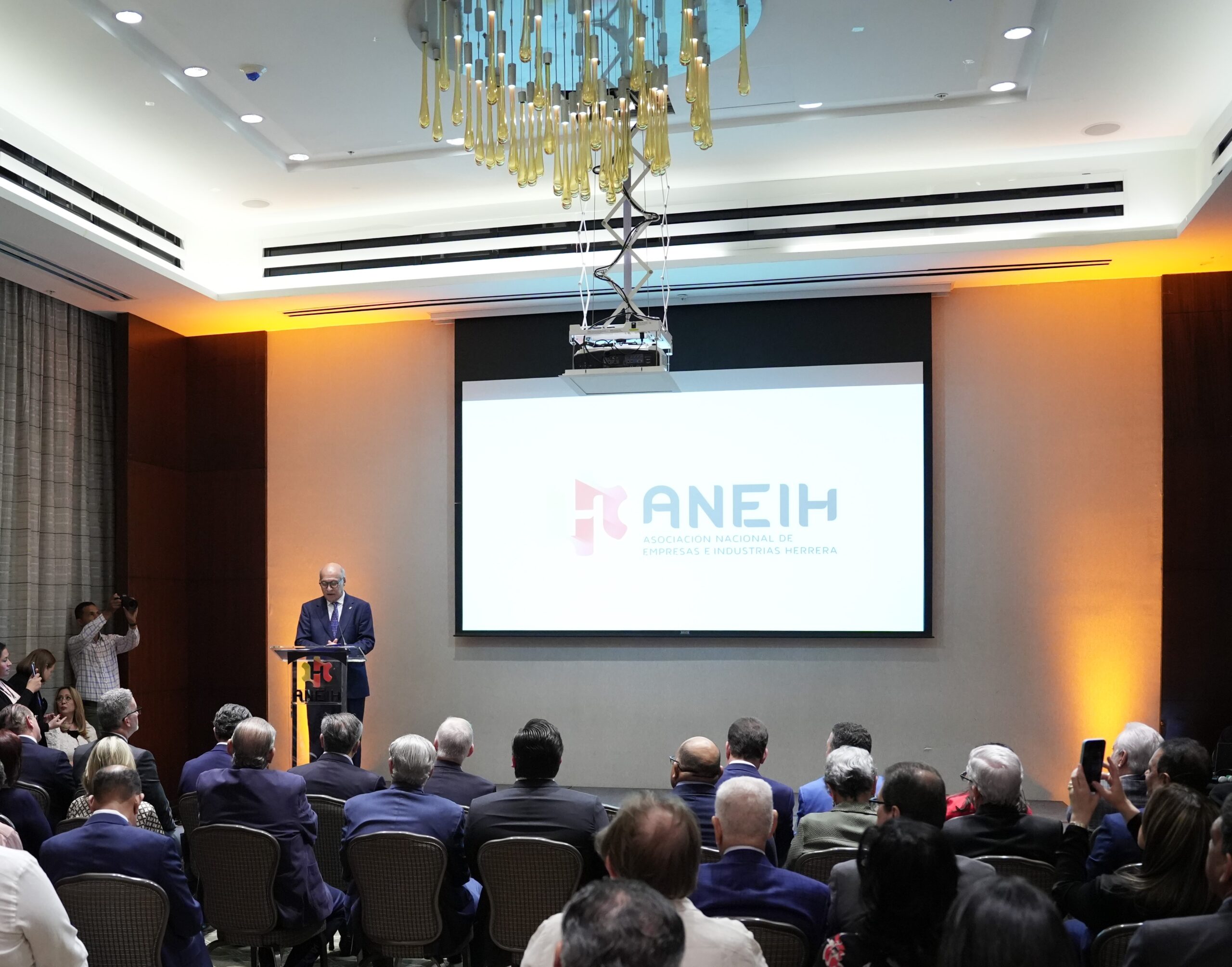Ángelo Viro asume la presidencia de la ANEIH