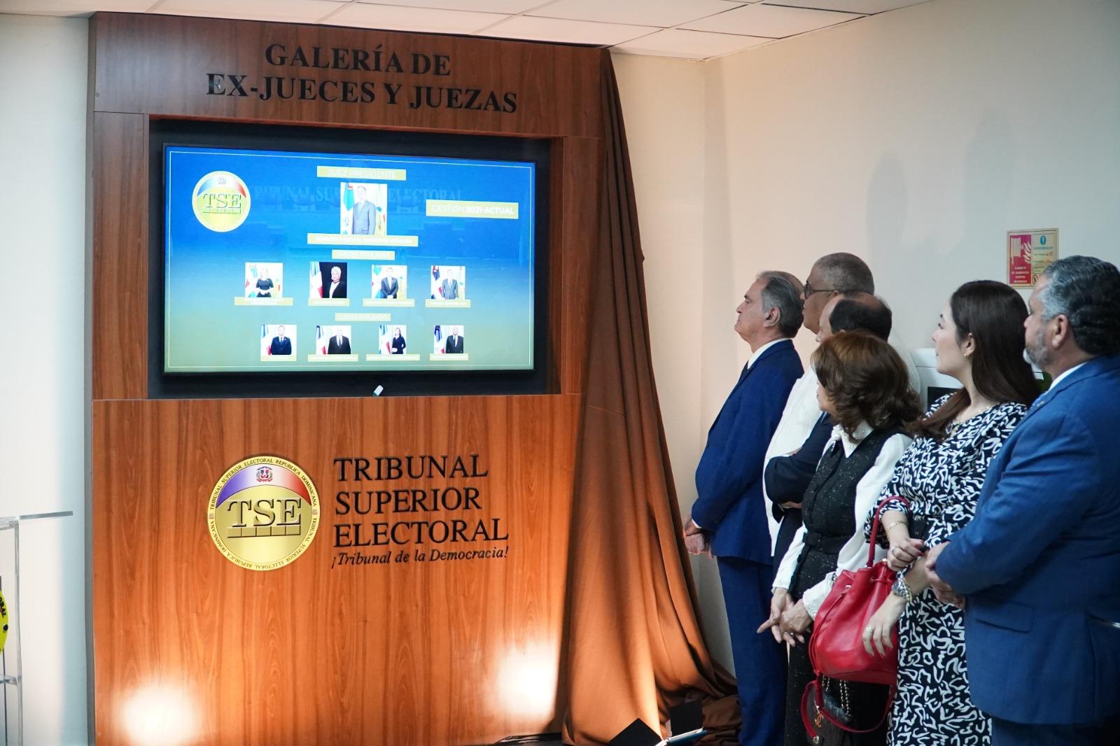 Tribunal Superior Electoral develiza “Galería de Ex Jueces y Jueces”