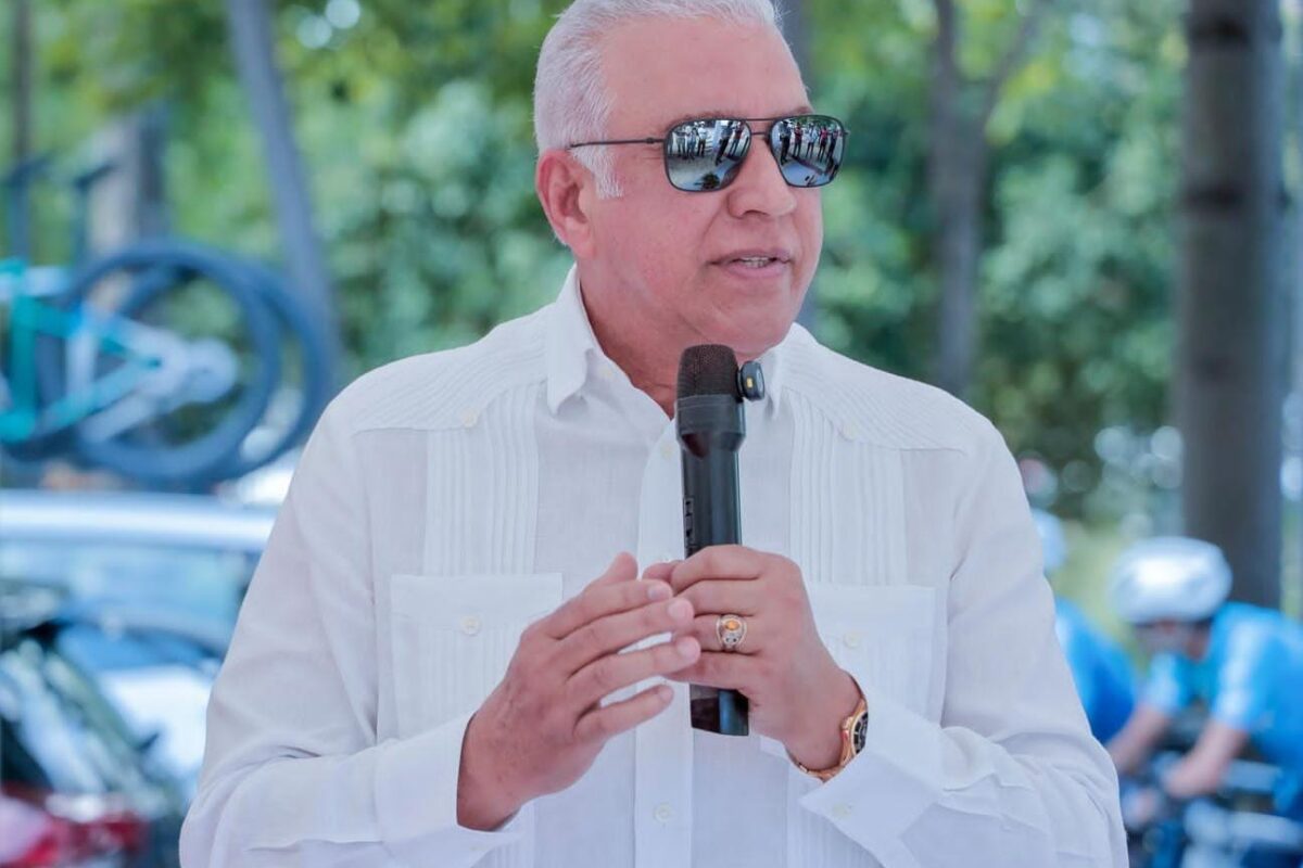Andrés Bautista elogia la trayectoria de Yeni Berenice