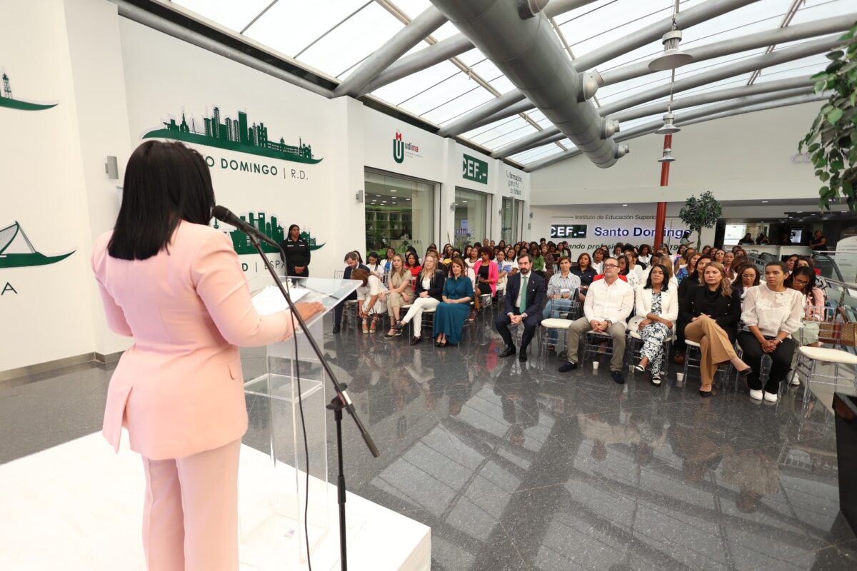 Leyvi Bautista presenta Diplomado “Liderazgo Femenino en la Administración Pública”