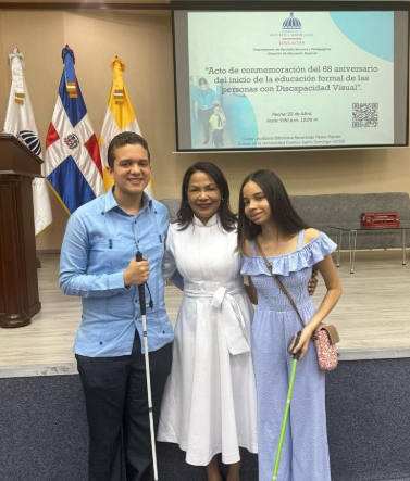 Expresa compromiso de continuar fortaleciendo la educación de discapacitados visuales