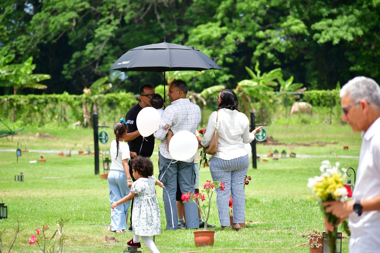 Fuente de Luz rinde homenaje a las madres con emotiva eucaristía, flores y serenatas