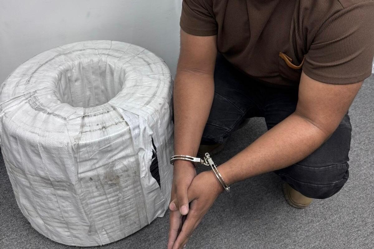 Policía Nacional arresta a hombre por robo de cables eléctricos propiedad de Edeeste