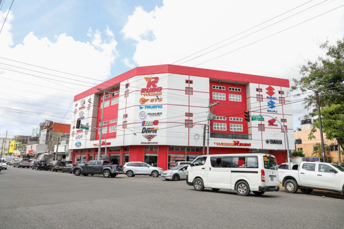 Edeeste desmantela conexión irregular de empresa en sector Villas Agrícolas