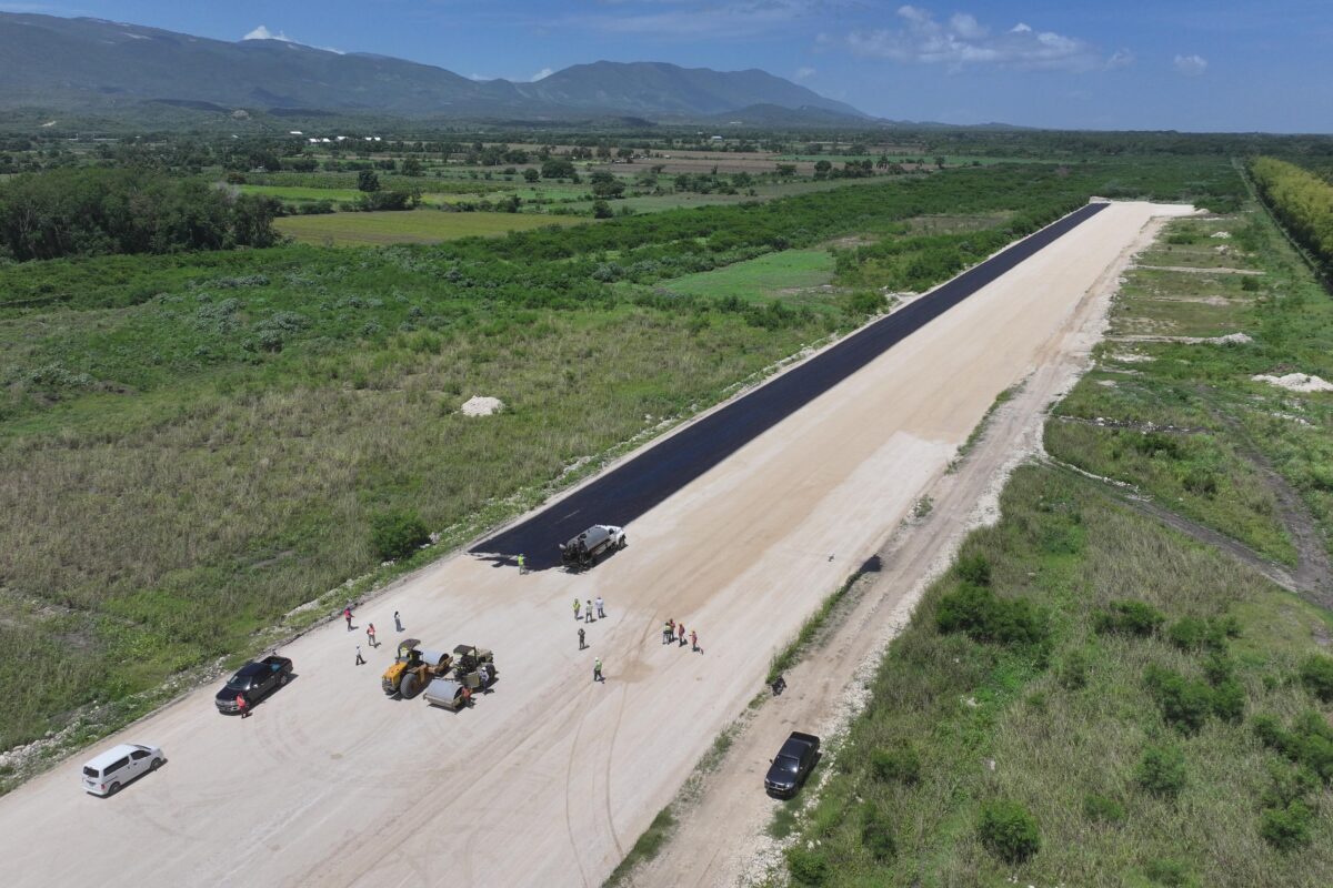 Nuevo aeropuerto doméstico de San Juan se encuentra en fase de asfaltado de su pista
