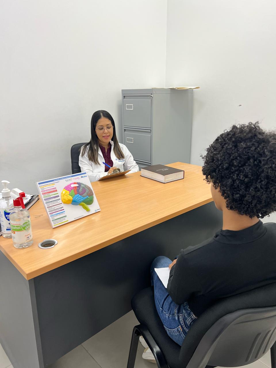 Más dominicanos cuidan su bienestar: el SNS reporta récord de consultas en salud mental