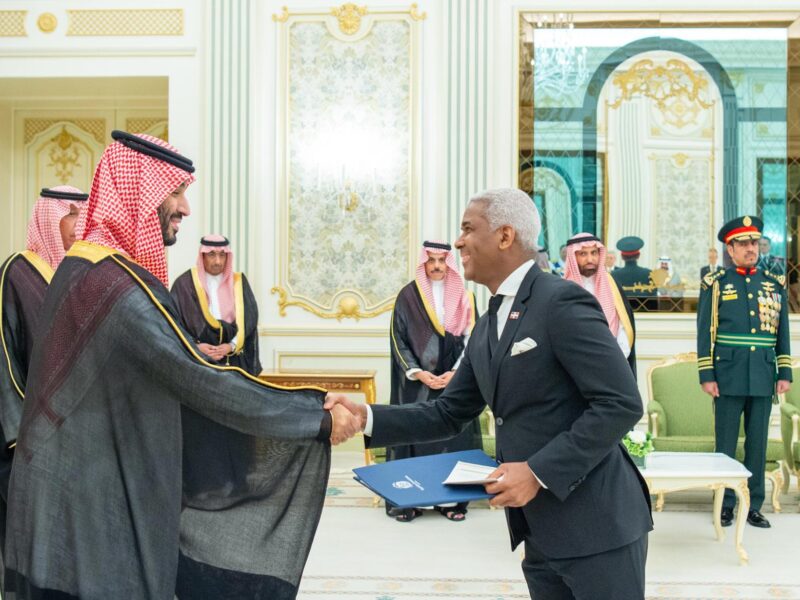 Embajador Andy Rodríguez Durán entregó cartas credenciales al príncipe Mohammed bin Salmán de Arabia Saudita