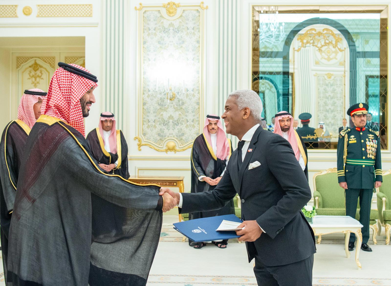 Embajador Andy Rodríguez Durán entregó cartas credenciales al príncipe Mohammed bin Salmán de Arabia Saudita