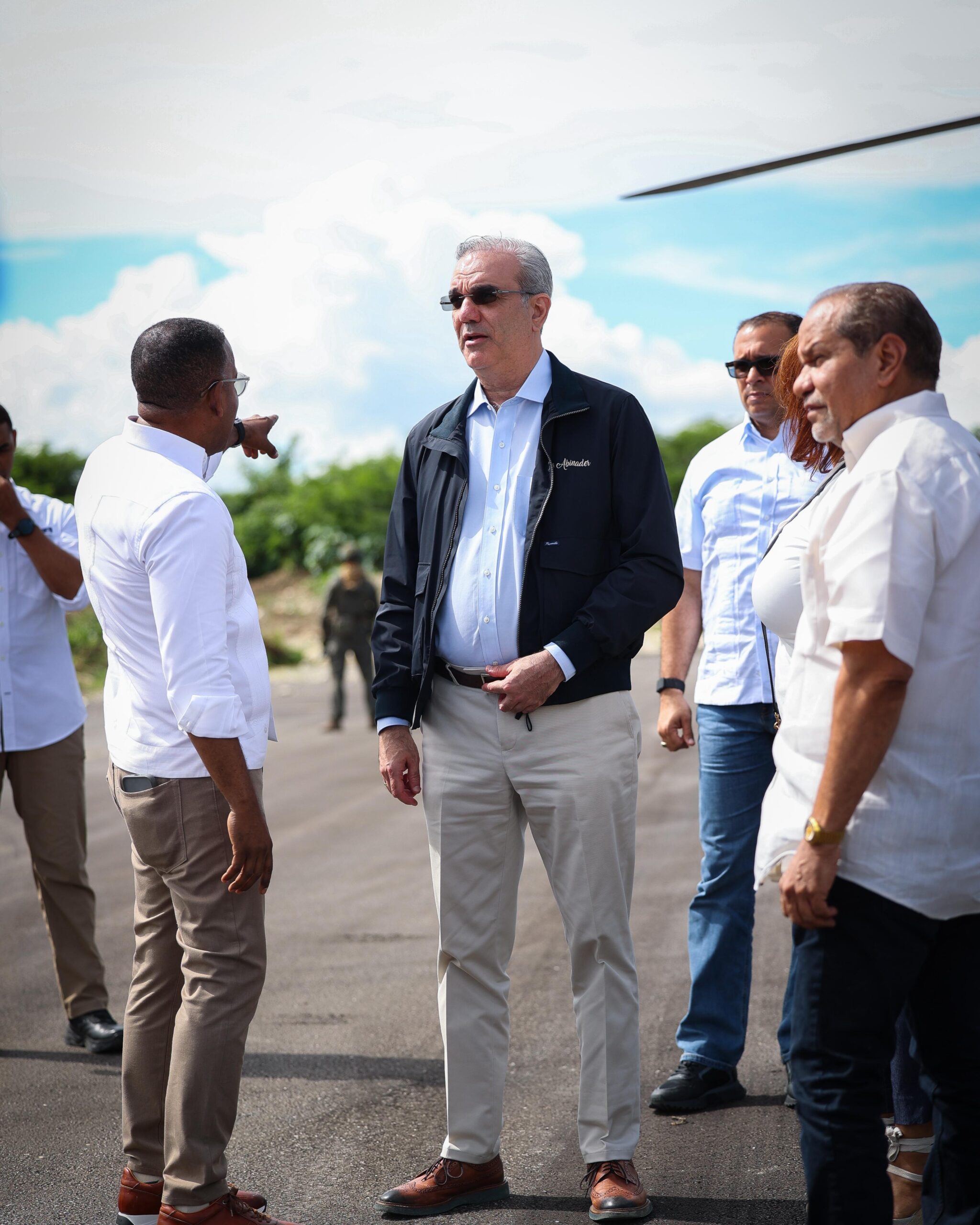 Luis Abinader supervisa avances del Aeropuerto Doméstico El Granero del Sur, San Juan