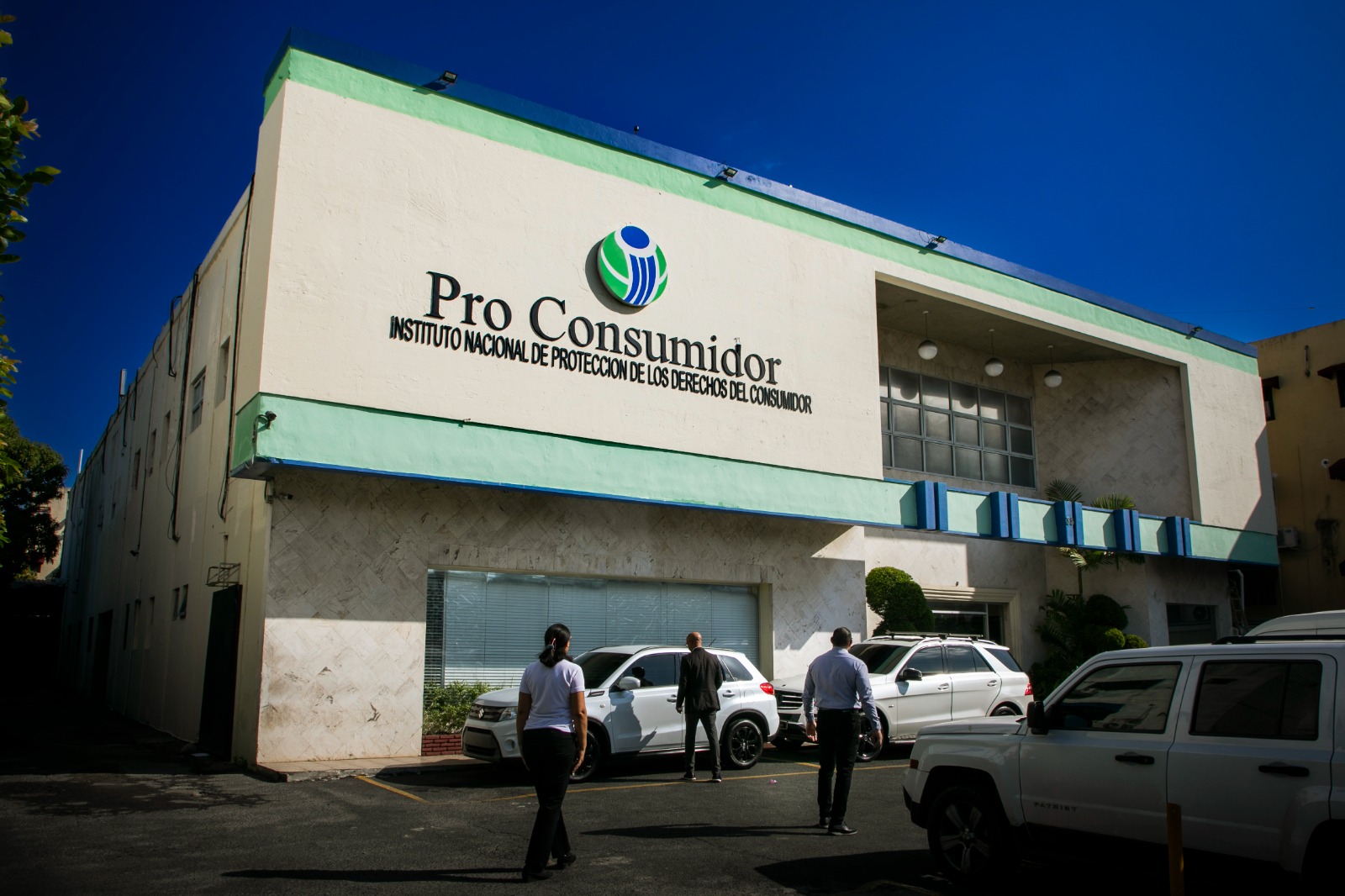 Pro Consumidor advierte a comercios: solo se debe aceptar una tarjeta del bono navideño por persona