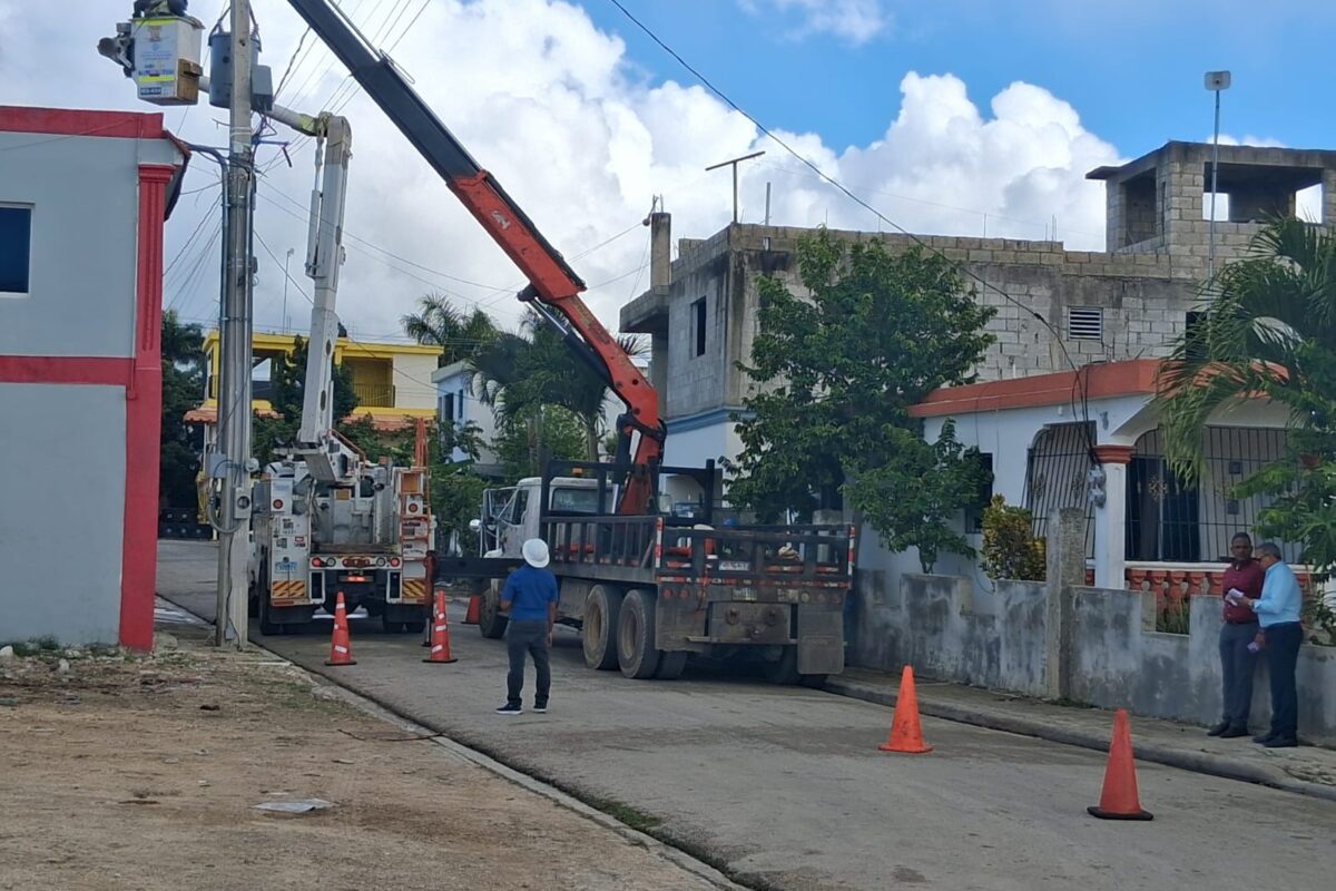EDEESTE desmantela fraude eléctrico y retira transformador a procesadora de carnes en Higüey