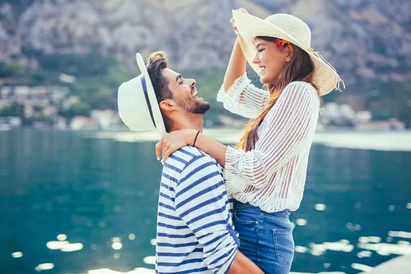 ¿Rápido o nunca? La mentira del tiempo en las relaciones modernas