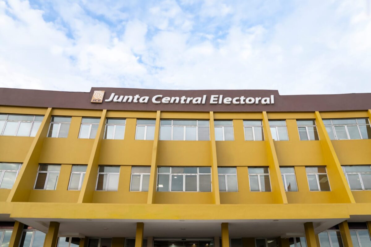 JCE anuncia horarios y centros cedulación para entrega de la nueva cédula a partir del 12 de abril   