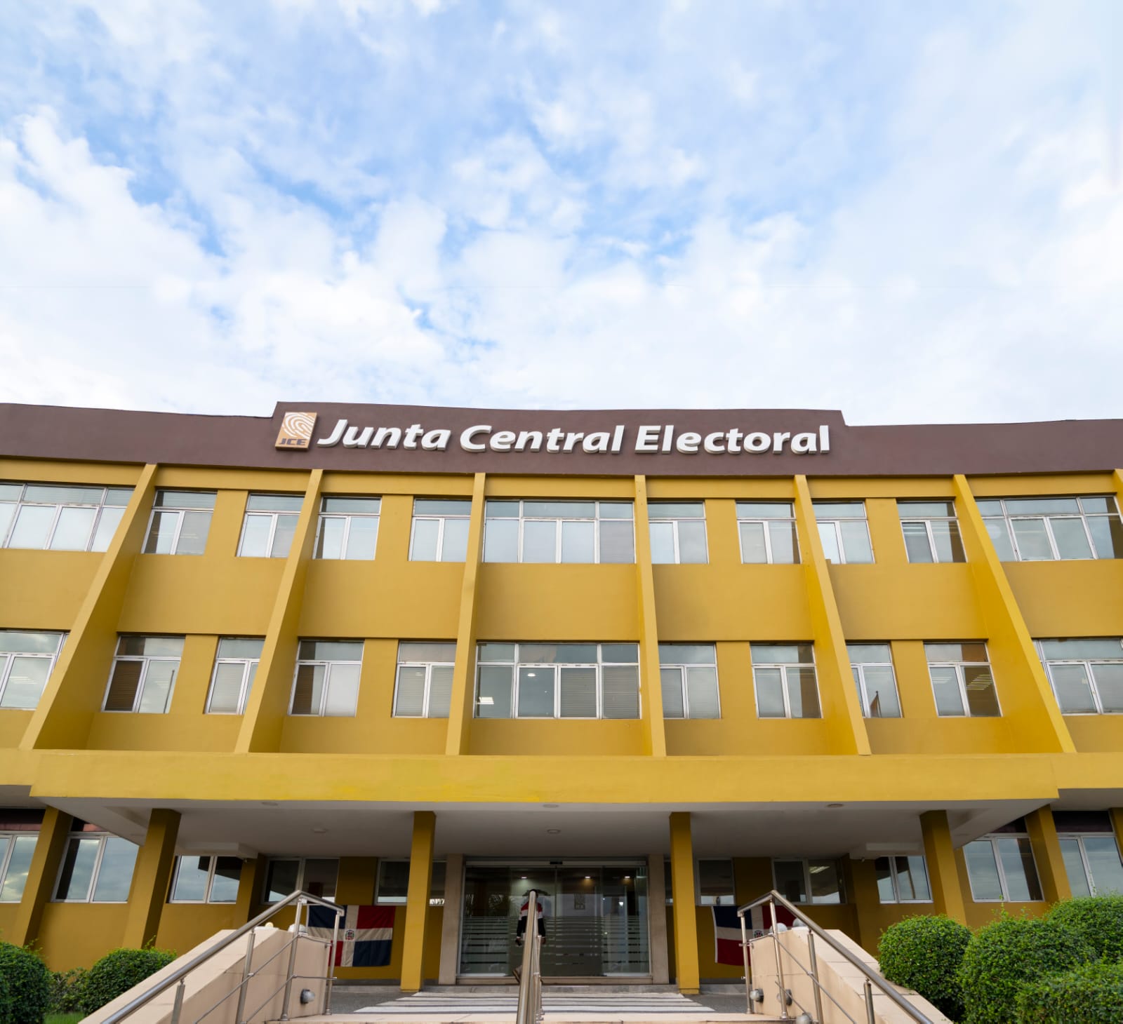JCE anuncia horarios y centros cedulación para entrega de la nueva cédula a partir del 12 de abril   