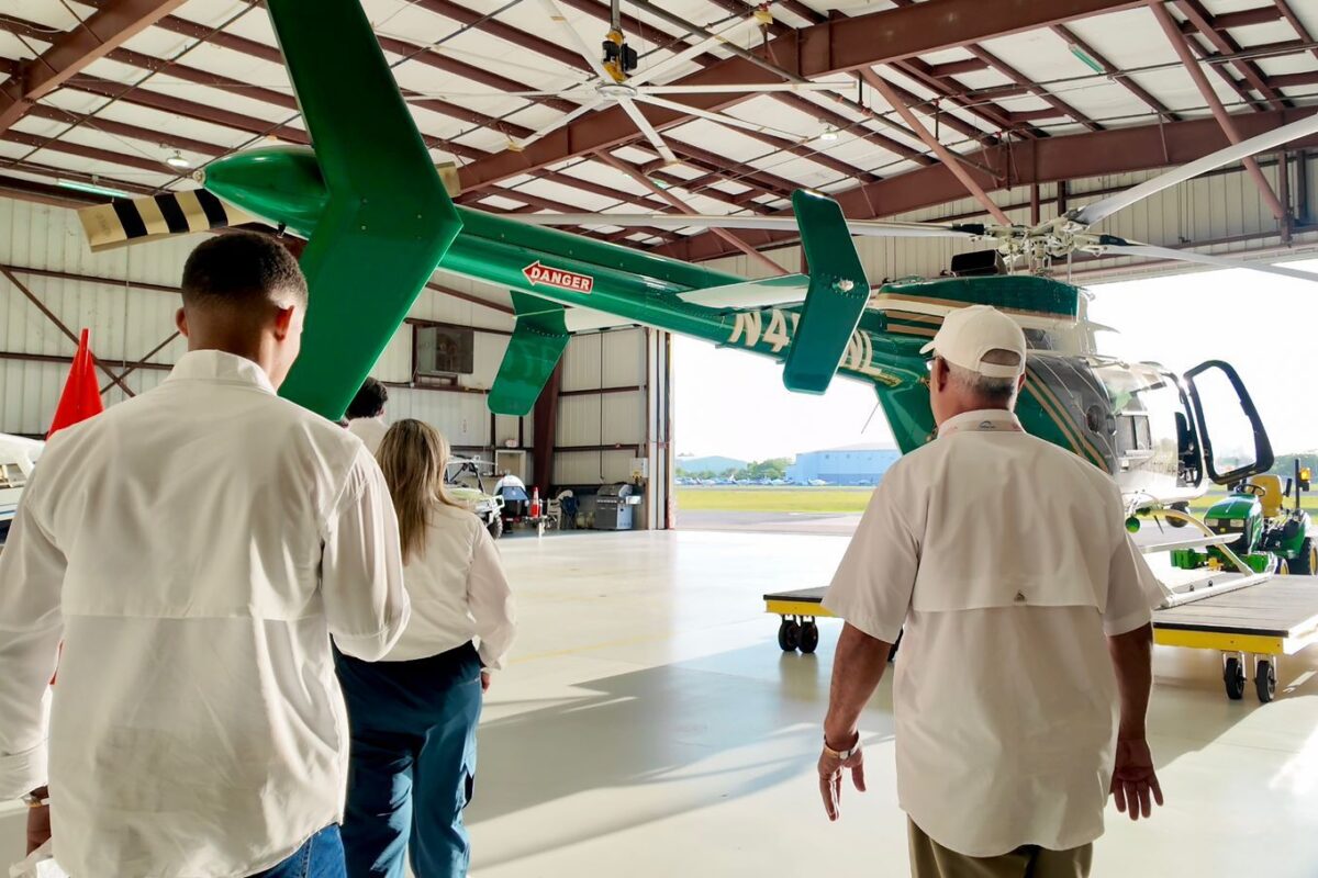 Departamento Aeroportuario realiza visita técnica a unidad aérea policial en Orlando en el marco de SUN ‘n FUN Aerospace Expo 2026