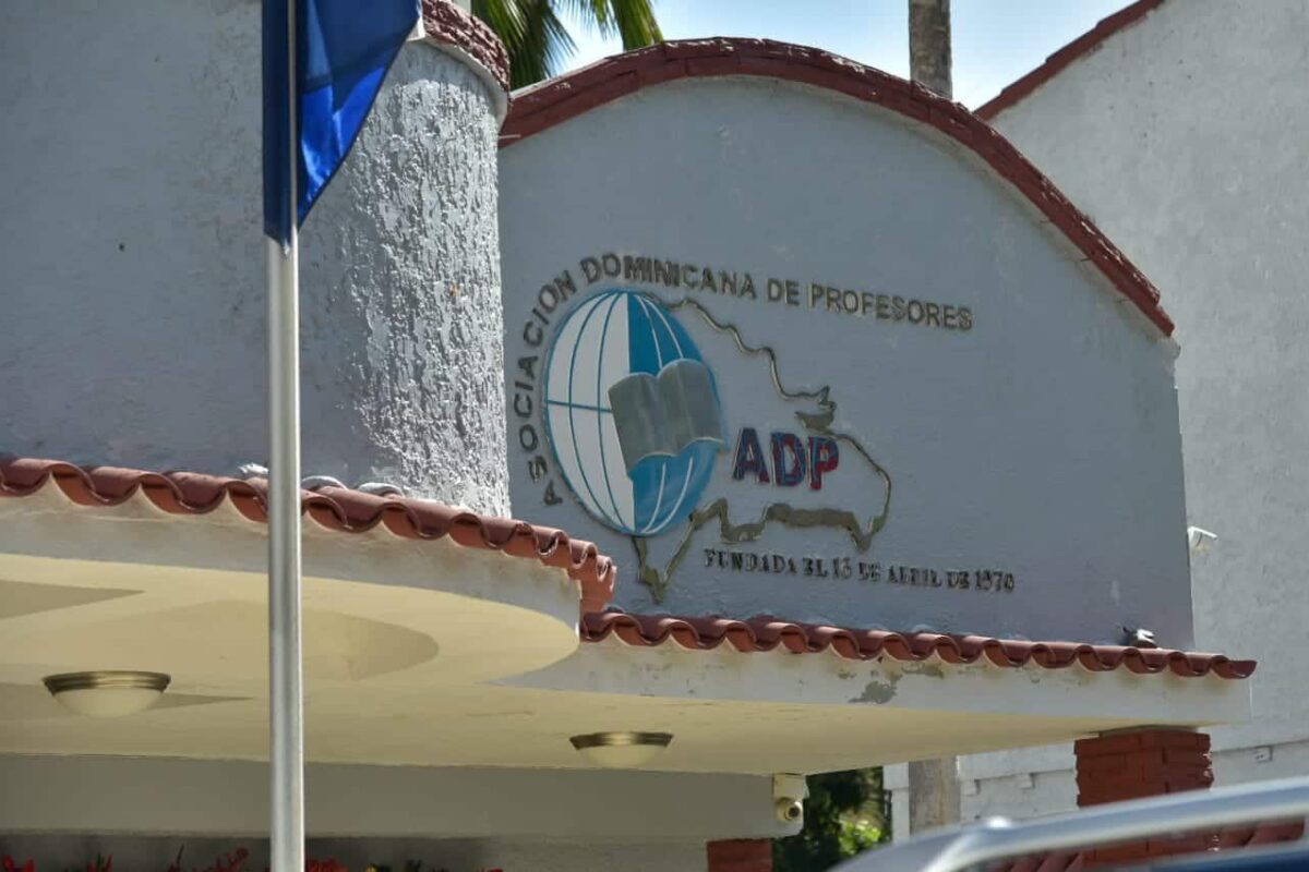 ADP logra nuevos nombramientos de maestros del banco de elegibles