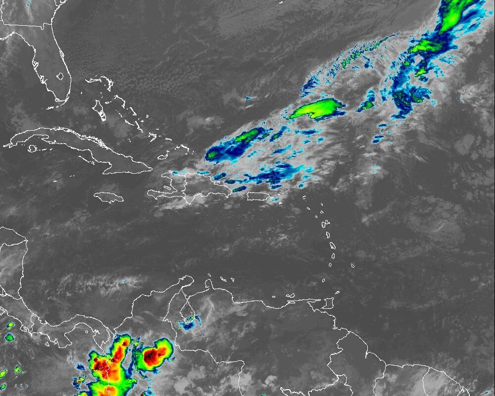 Indomet advierte sobre aguaceros fuertes, tormentas eléctricas y ráfagas de viento por fortalecimiento de vaguada 