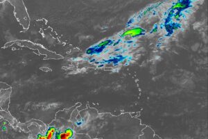 Indomet advierte sobre aguaceros fuertes, tormentas eléctricas y ráfagas de viento por fortalecimiento de vaguada 