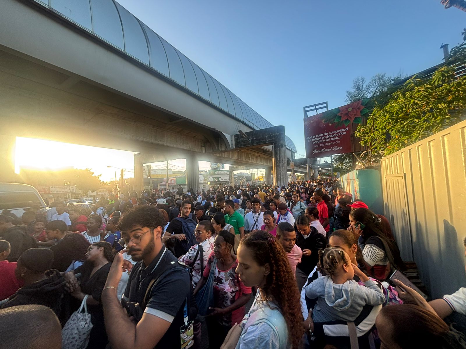 Metro de Santo Domingo y Teleférico restablecen servicio tras falla; usuarios viajan gratis