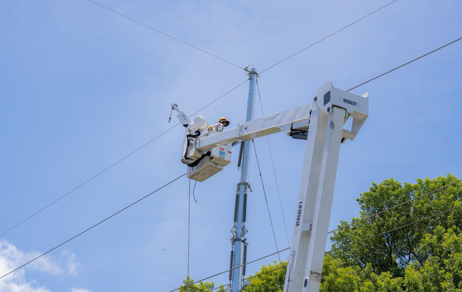Mejora continua en la red eléctrica: ETED ejecuta mantenimiento en línea Sabaneta – San Juan este viernes