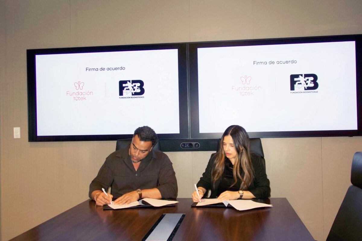 Fundación iQtek y Boomstick23 Foundation suscriben acuerdo para impulsar la formación tecnológica de jóvenes