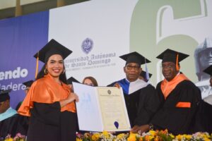 Rector de la UASD llama a graduandos a seguir el ejemplo de destacados egresados de la Primada de América