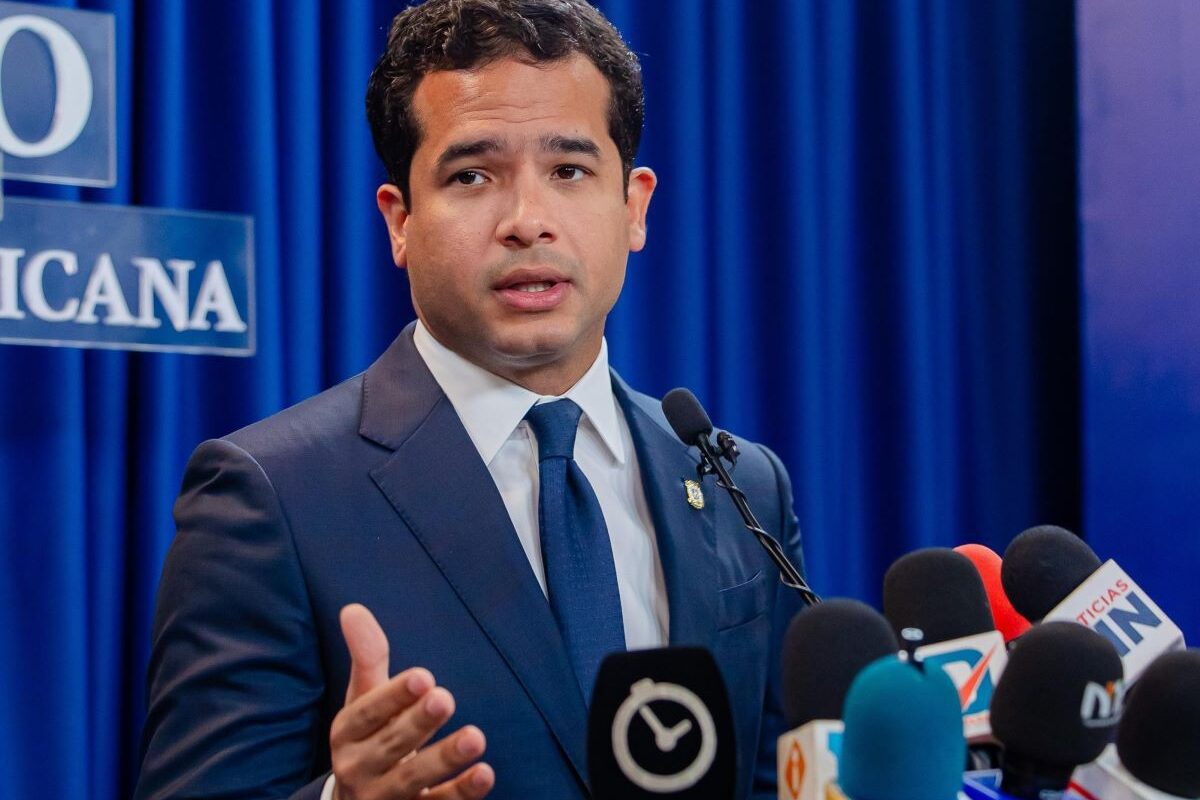Omar Fernández sobre indexación salarial: “La ley habla de RD$52 mil, no menos”