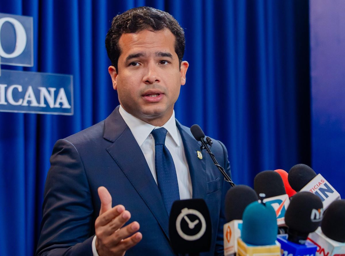Omar Fernández sobre indexación salarial: “La ley habla de RD$52 mil, no menos”
