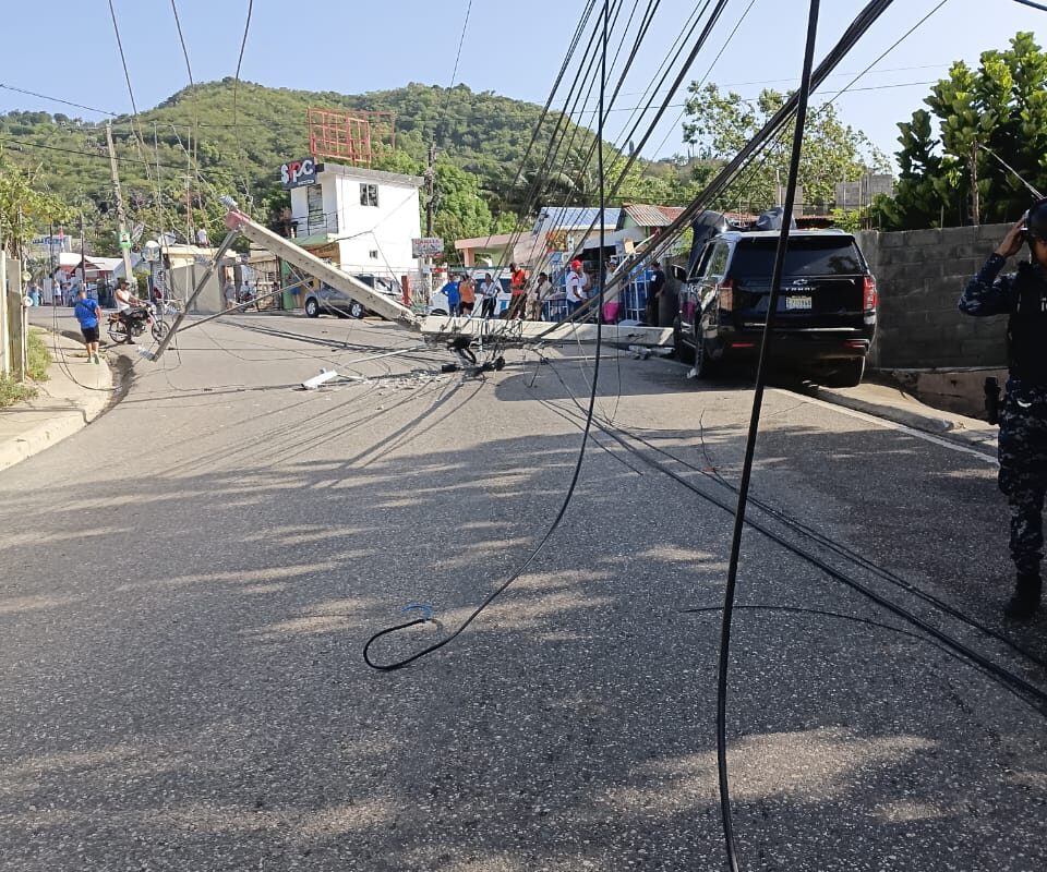 Accidentes de tránsito provocan millonarias pérdidas a EDENORTE por daños a postes y redes eléctricas
