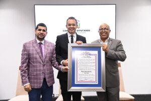 Diputado Braulio Espinal recuerda reconocimiento otorgado a Alex Bueno tras su fallecimiento