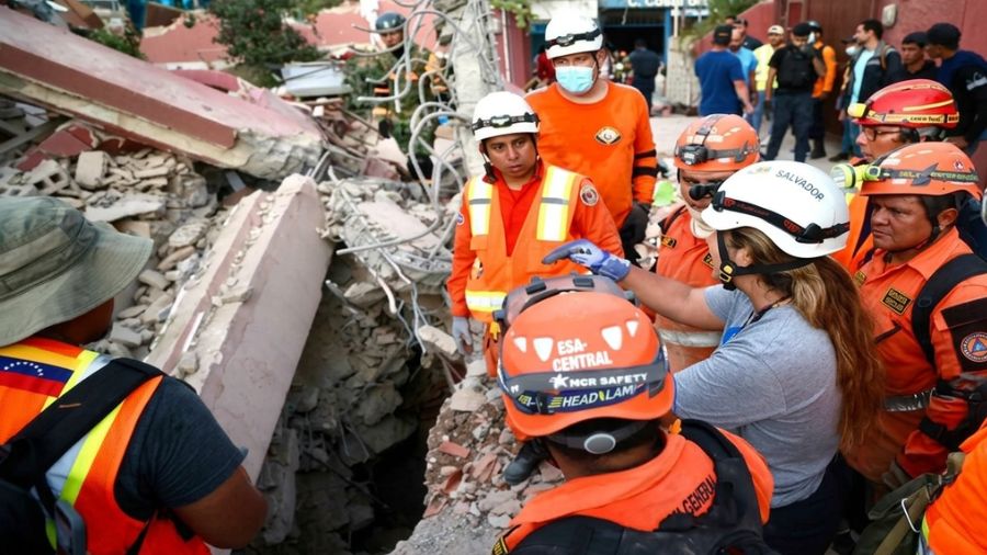 Sobrevivió 106 horas bajo los escombros: el rescate que conmueve a Venezuela