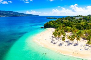 Playas para todos: Collado advierte que no permitirá restricciones de acceso