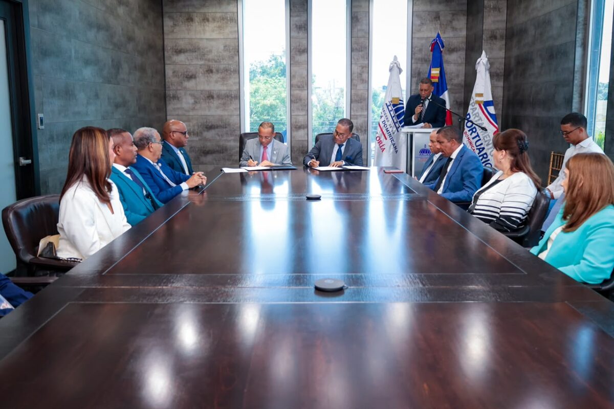 Directores DA y Contraloría inauguran unidad auditoría velará por transparencia en procesos