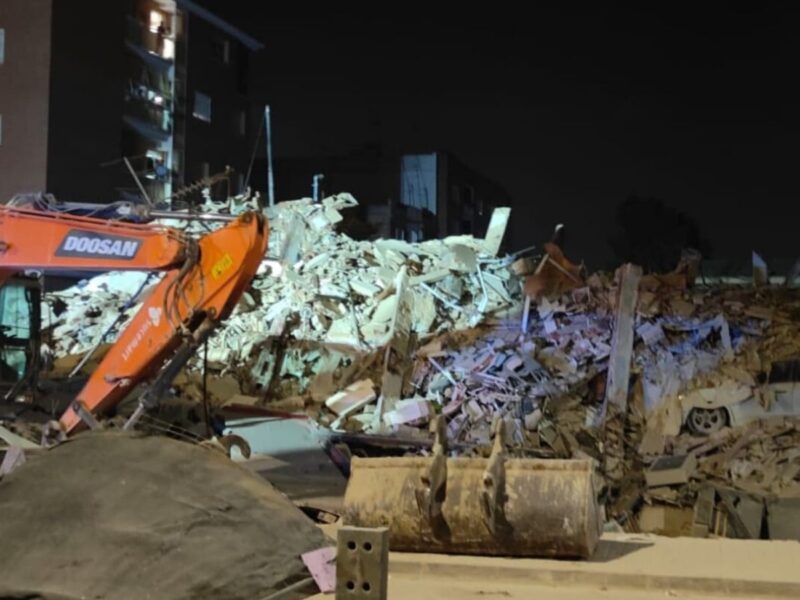 Se derrumba un edificio de tres plantas en Benetusser (Valencia) sin causar heridos