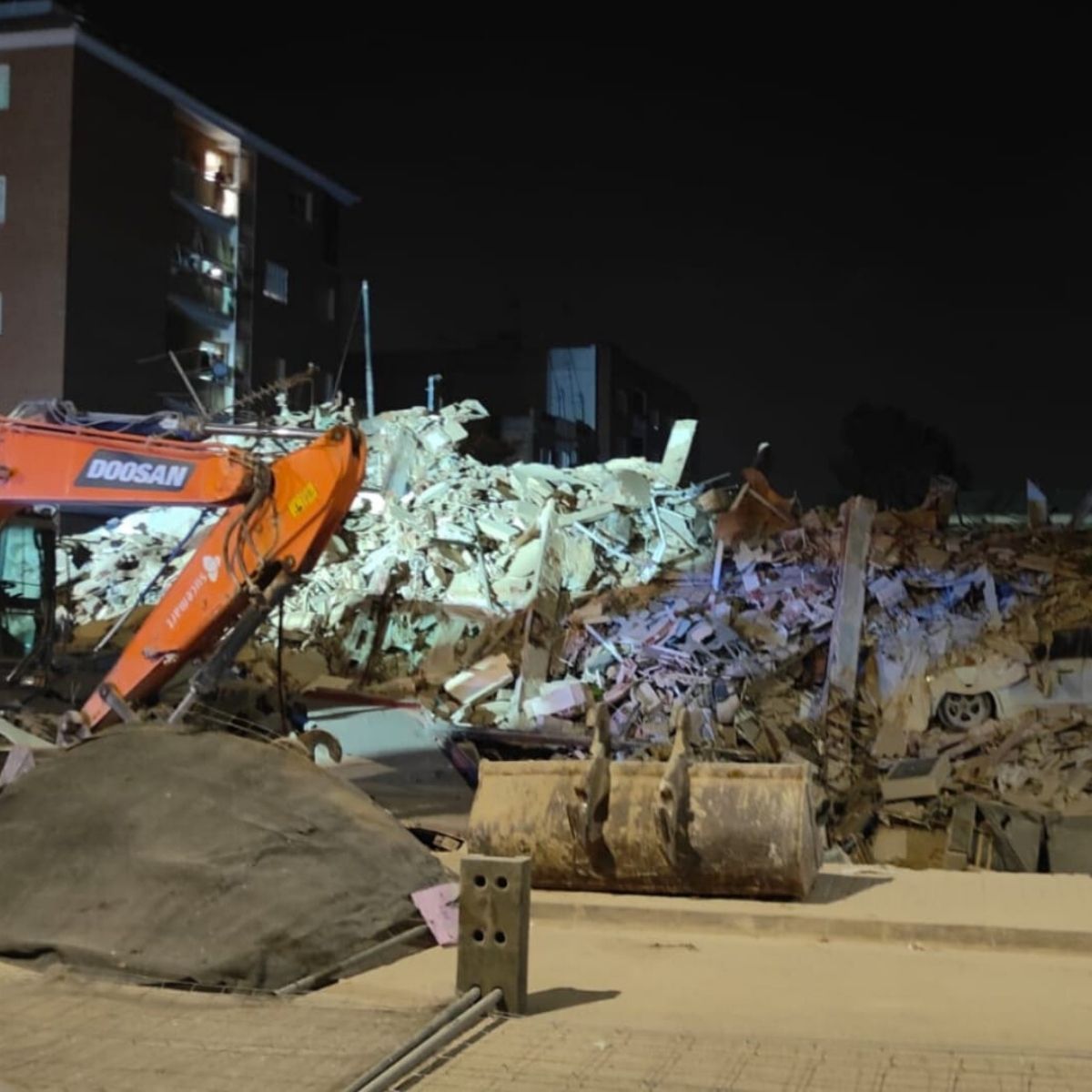 Se derrumba un edificio de tres plantas en Benetusser (Valencia) sin causar heridos