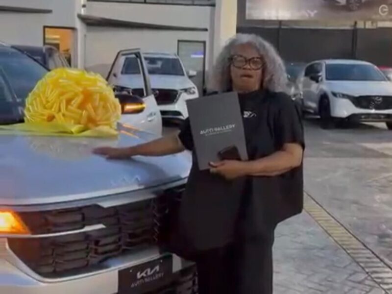 Santiago Matías entrega yipeta a Martha Candela: “Solo he sido el puente de esta bendición”