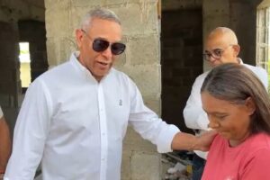 Senador Franklin Romero asumirá la construcción de la vivienda de la madre de la campeona centroamericana Ana Rosa García