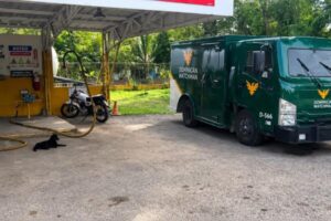 Seis hombres armados asaltan estación de GLP y camión de valores en Monte Plata