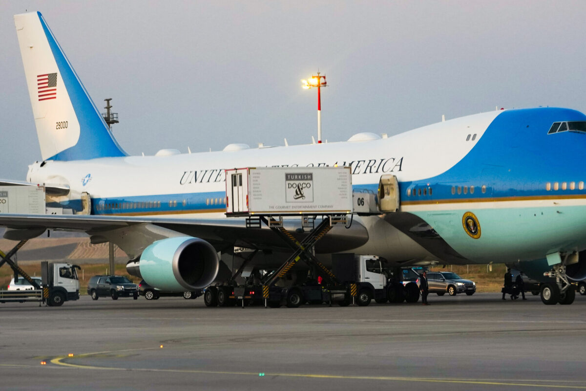 Trump se fue de Turquía… pero ni el avión sabía que era el avión