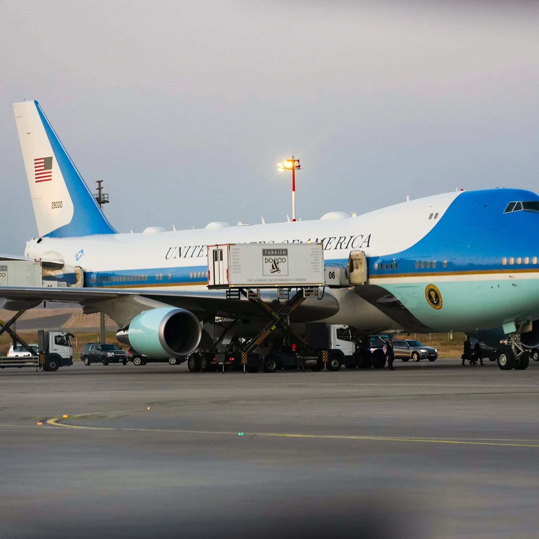 Trump se fue de Turquía… pero ni el avión sabía que era el avión