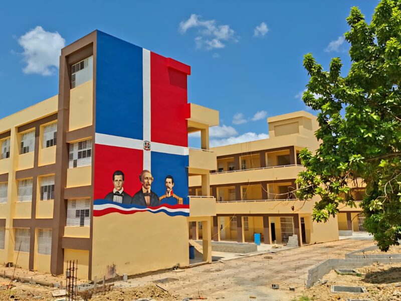 Dan los toques finales a la Escuela de Cancino Adentro y otros planteles de SDE que incorporarán más de 60 nuevas aulas para el año escolar 2026-2027