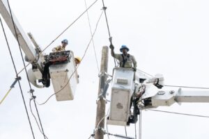 ETED fortalece la red de transmisión eléctrica con jornadas de mantenimiento preventivo y reemplazo de estructuras