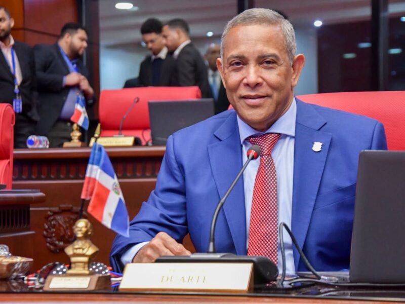 Senado envía a comisión proyecto que busca nombrar pista de atletismo de SFM en honor a César Nazario Ramos